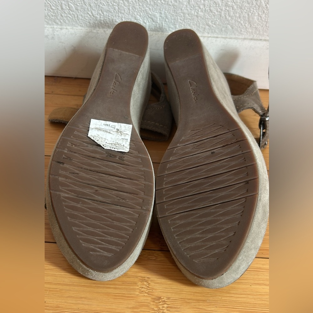 Clarks Gray Suede Wedge Sandals size 8 - Picture 3 of 5